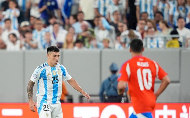Argentina amassa Chile, é salva por Lautaro Martinez e avança para as quartas da Copa América