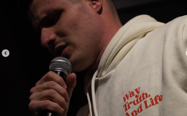 Victor Bonato, influencer evangélico acusado de estuprar fiéis, é solto em Carapicuíba