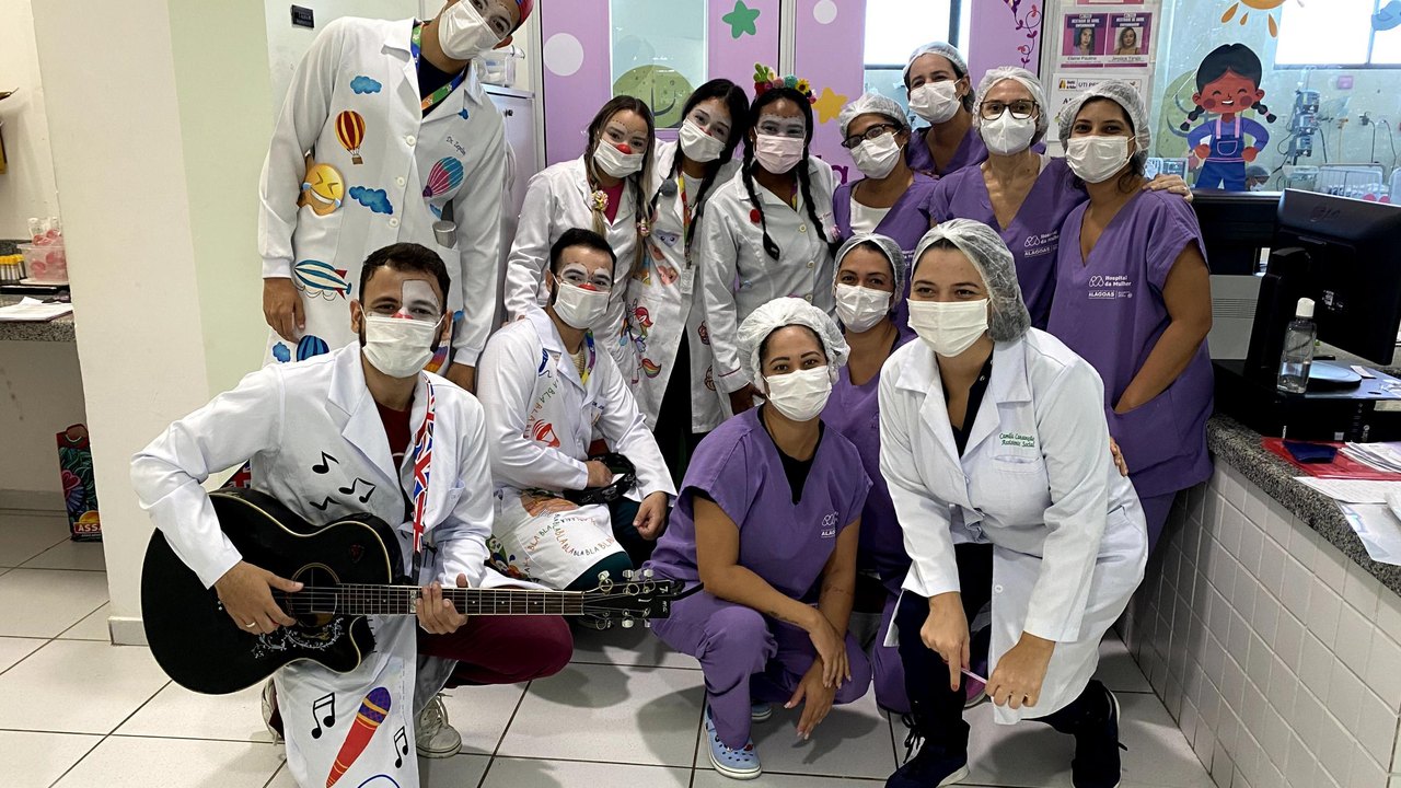 Pacientes do Hospital da Mulher recebem visita de palhaços do Projeto Sorriso de Plantão