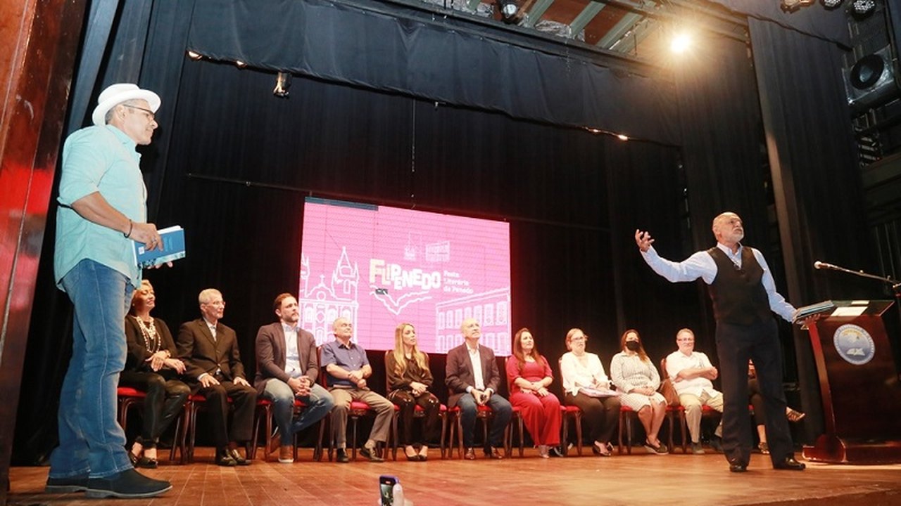 Poetas Sabino Romariz e Ângelo Monteiro são destaques na FliPenedo