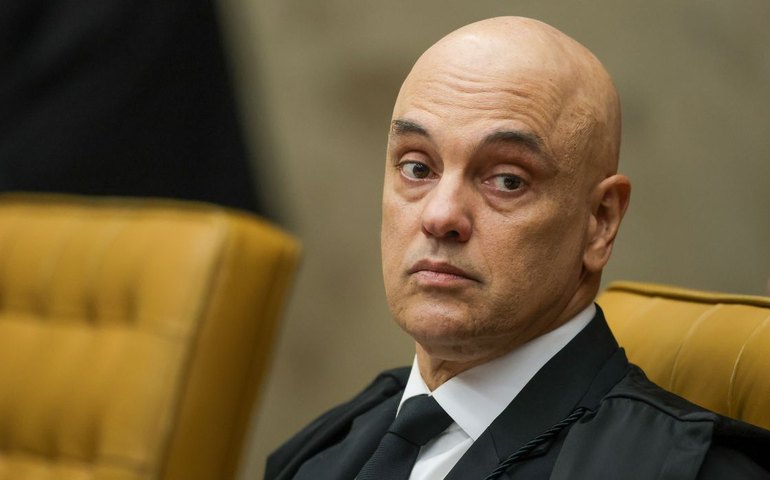 Moraes decreta prisão domiciliar de Bolsonaro