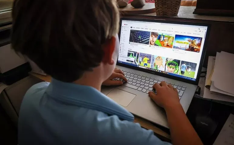 Proibição de menores de 16 anos em redes sociais na Austrália entra em vigor