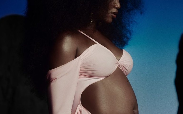 Iza volta às redes sociais após traição e reflete sobre gravidez: 'novo significado'