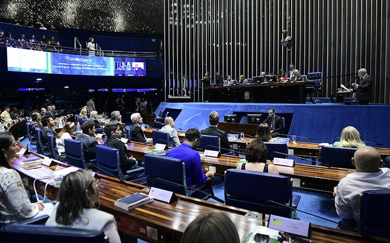 Em sessão especial, servidores destacam importância da Gráfica do Senado