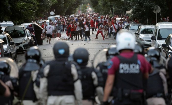 Fãs do River Plate se revoltam com o adiamento da Final Foto: A.Raggio/Reuters