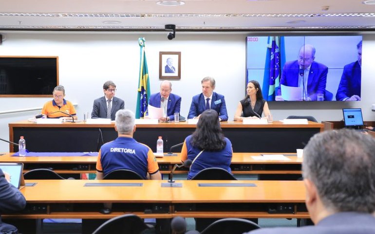 Categorias profissionais reivindicam aposentadoria especial em debate na Câmara