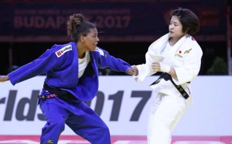 Rafaela Silva perde para japonesa por falta de combatividade e é prata na Hungria