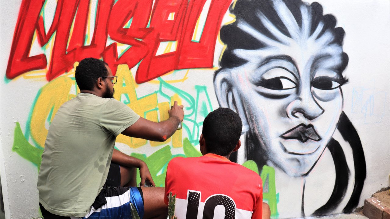 Projeto do Sesc leva oficina de grafite para a comunidade do Jacintinho
