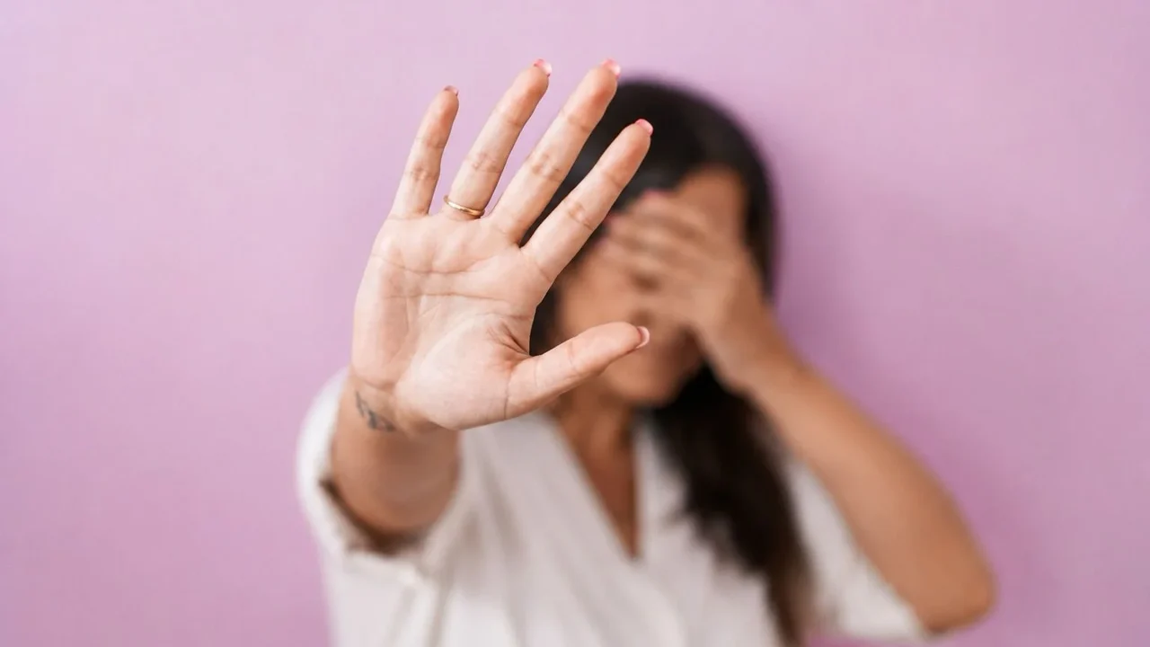 Violência vicária: prática em que agressor atinge a mulher por meio de quem ela ama ganha reconhecimento na legislação brasileira