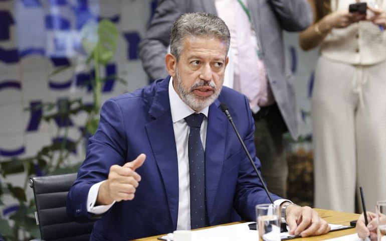 Arthur Lira rebate críticas de Renan a PL do IR aprovado na Câmara: 'politicagem e oportunismo'