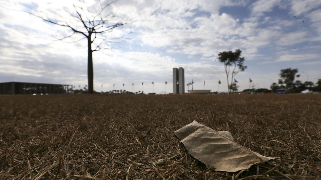 Região Sul tem risco de temporal e granizo; outras regiões têm calor
