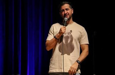 Transformando frustrações e dilemas em risadas, Afonso Padilha volta a Maceió com seu novo show