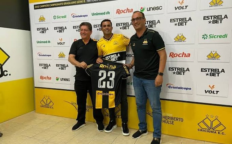 Criciúma apresenta o atacante Éder, ex-São Paulo: ‘Sonhei com esse momento’