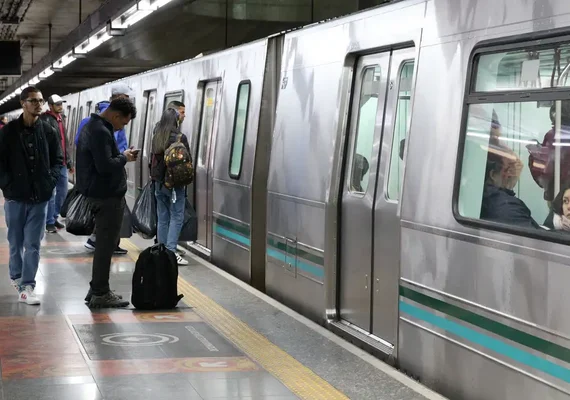 Quem era o homem que morreu após ficar preso entre a porta e o trem do Metrô em SP