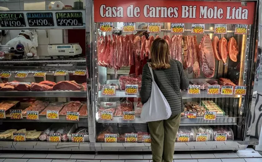 Pesquisa revela que 49% dos brasileiros querem retaliar tarifaço