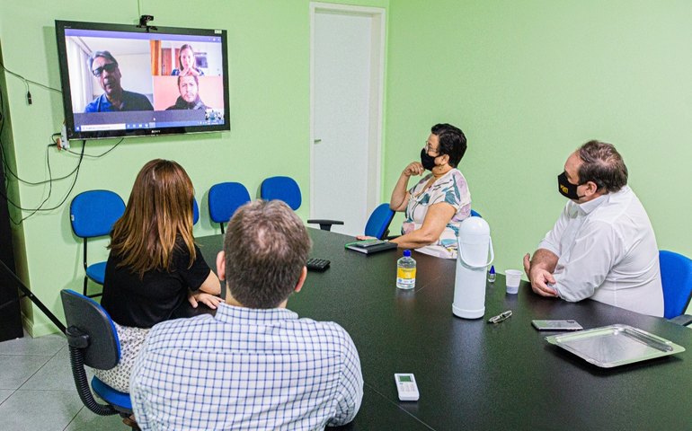 Prefeito Luciano destaca geração de 1.200 novos empregos em videoconferência com diretores da AEC