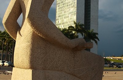 Deputados aprovam mandato de dez anos para ministros de tribunais superiores