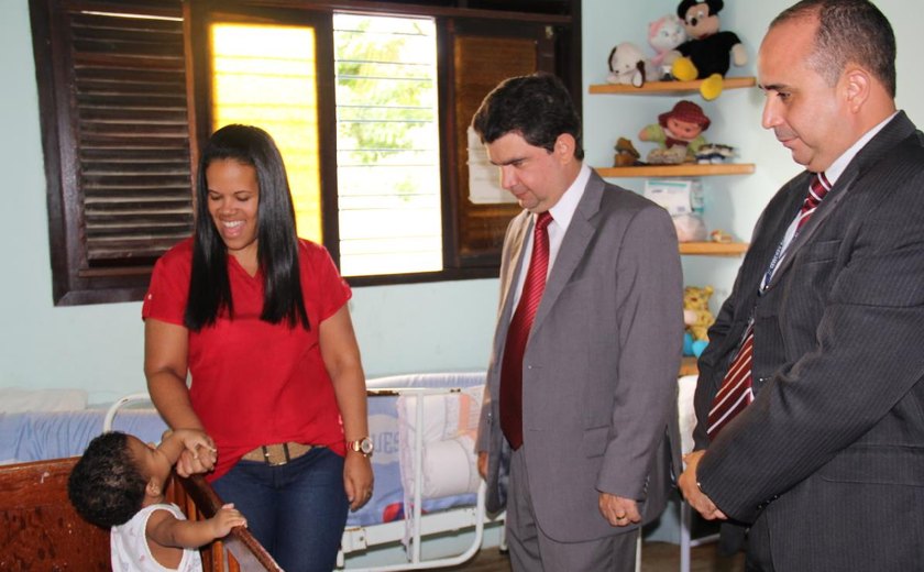 Membros da CEIJ visitam casas de acolhimento institucional em Maceió