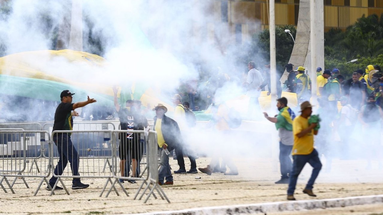 STF termina julgamento e torna réus mais 200 golpistas do 8 de janeiro