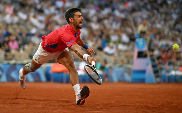 Djokovic despacha italiano e revê Alcaraz na final olímpica; Swiatek leva bronze