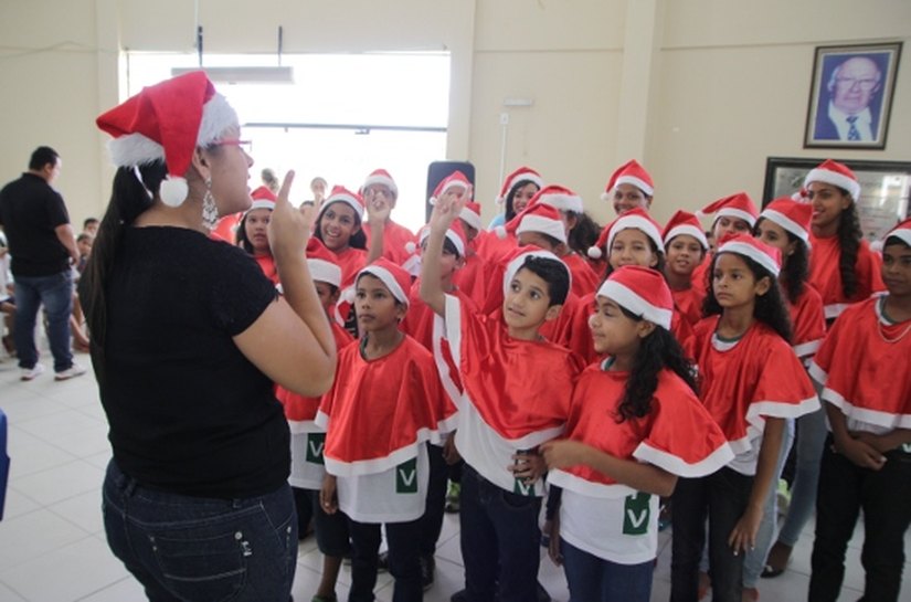 Jovens do Serviço de Convivência em Arapiraca fazem apresentação natalina