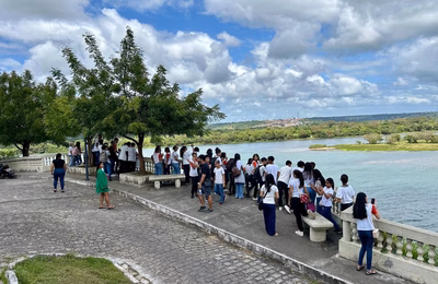 Turismo do Saber leva alunos a uma imersão prática no patrimônio e na preservação ambiental de Penedo