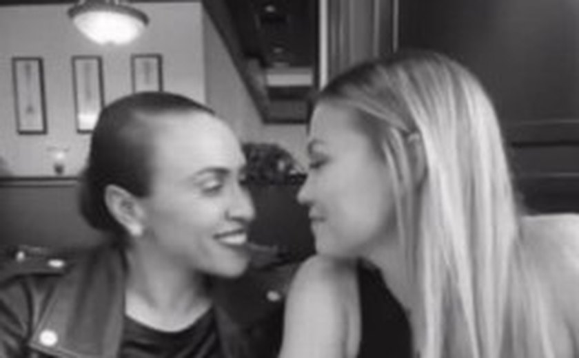 Marta acaba noivado e emenda novo romance com zagueira que joga com ela no Orlando Pride