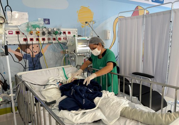 Bebê de dois meses passa por cirurgia cardíaca inédita em Alagoas com união de equipes especializadas