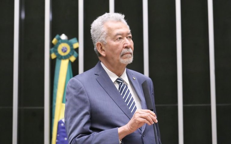 Comissão aprova projeto que obriga bancos a oferecer meio de pagamento em conta-salário