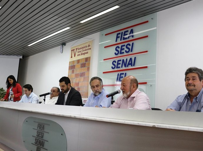 Seminário discute alternativas para tornar setor cerâmico competitivo
