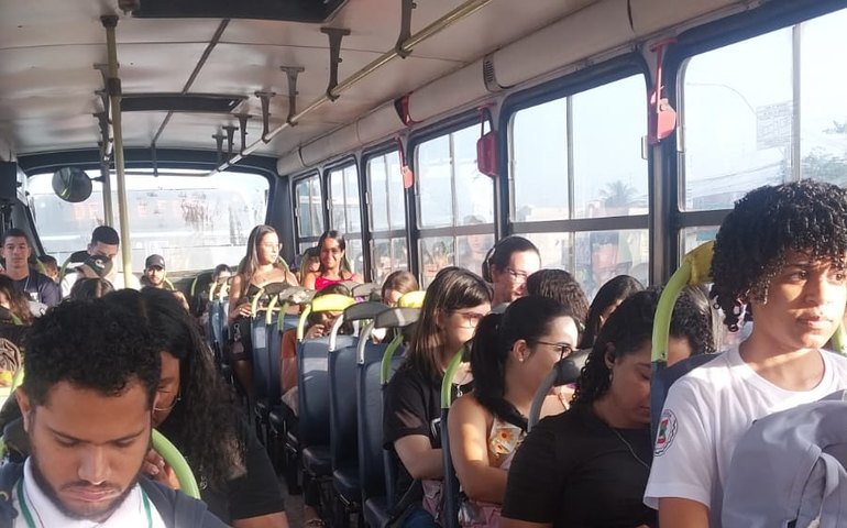 Estudantes palmeirenses lamentam atraso no transporte universitário e impacto financeiro