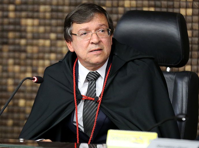 Presidente do TJ/AL mantém afastamento do prefeito de Viçosa