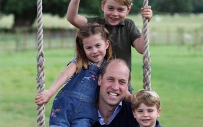 Príncipe William comemora aniversário com fotos em família; veja