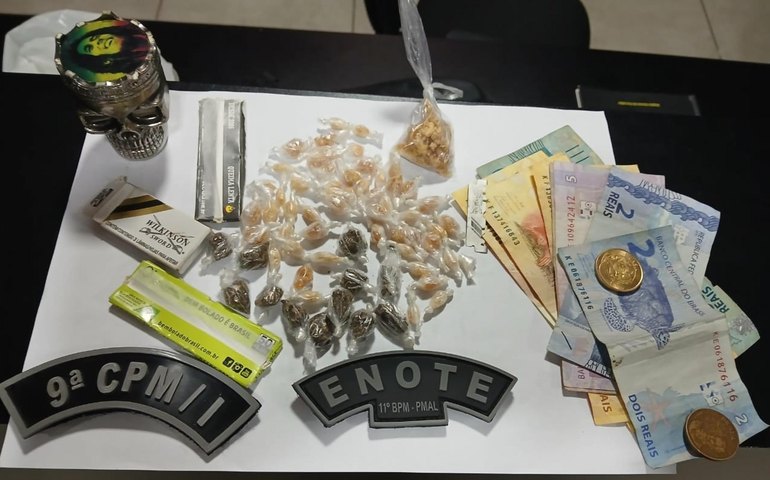 Abordagem da PM a motocicletas termina em flagrante de tráfico em Coruripe