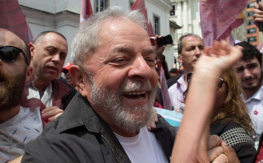 Lula tem 25% de intenção de voto e lidera no 1º turno, aponta Datafolha