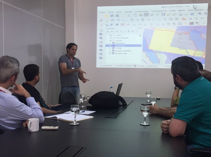 Seplag recebe representantes do Ibama para trocar experiências