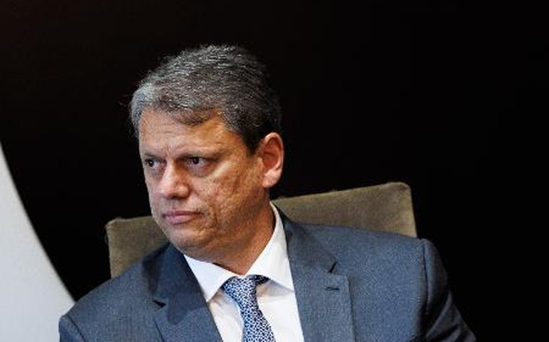 Tarcísio realiza evento de sustentabilidade em São Paulo e firma parceria com governador do MS