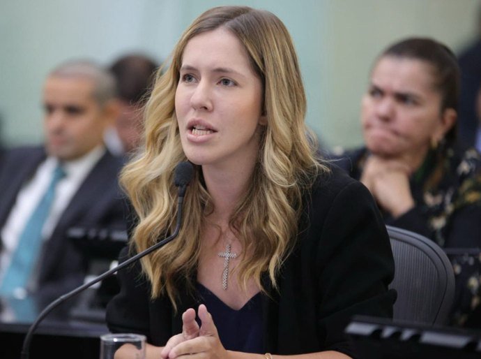 Progressão parcial: PL de Cibele Moura exige consulta à comunidade antes da implantação de 'aprovação automática' em escolas estaduais