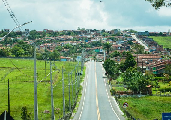 Com investimento de R$ 17,5 milhões, Paulo Dantas entrega restauração da rodovia AL-470, em Chã Preta
