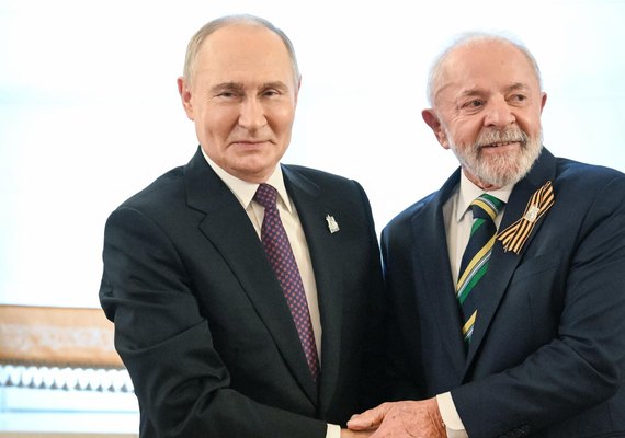 Putin e Lula falam por telefone durante escala técnica em Moscou