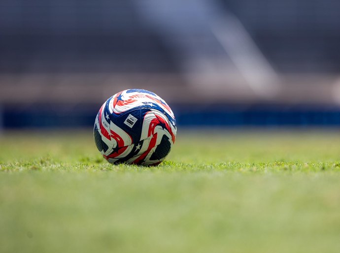 Selaj inicia tratamento anual do gramado do Estádio Rei Pelé visando a temporada 2026