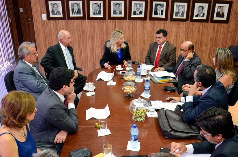 Tribunal de Contas determina revisão de todos os contratos