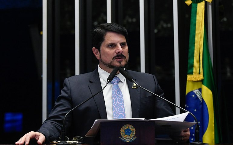 Marcos do Val critica 'censura' de suas redes sociais e pede defesa da democracia