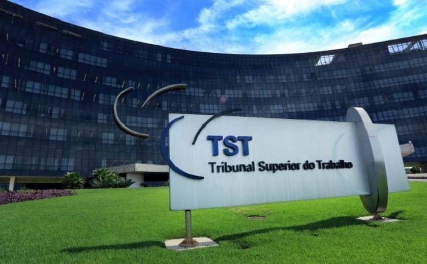 Após recusar pedidos do STF e STJ, Fiocruz nega ao TST reserva de vacinas