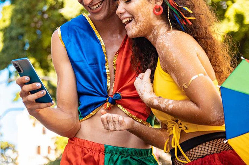 Carnaval acende alerta para furtos e roubos de celulares e reforça importância da prevenção e do seguro