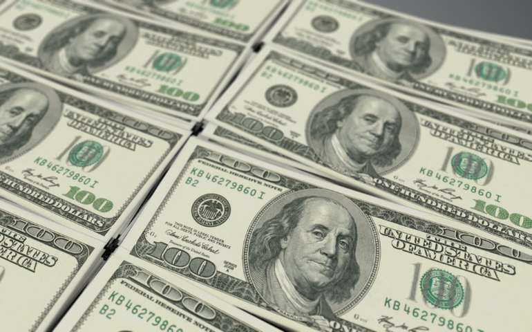 Dólar abre em queda com realização, mas retoma alta e supera R$ 5,00 com exterior
