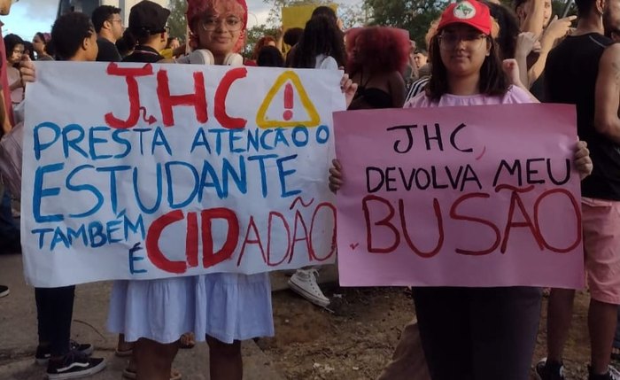 Estudantes da Ufal fazem protesto contra ônibus integração