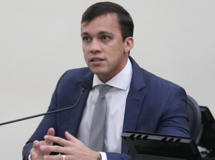Projeto da ALE assegura emissão de RG usando o sistema de leitura em braile