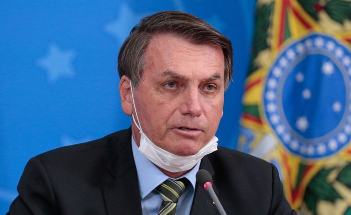 O presidente Jair Bolsonaro sem máscara durante entrevista coletiva