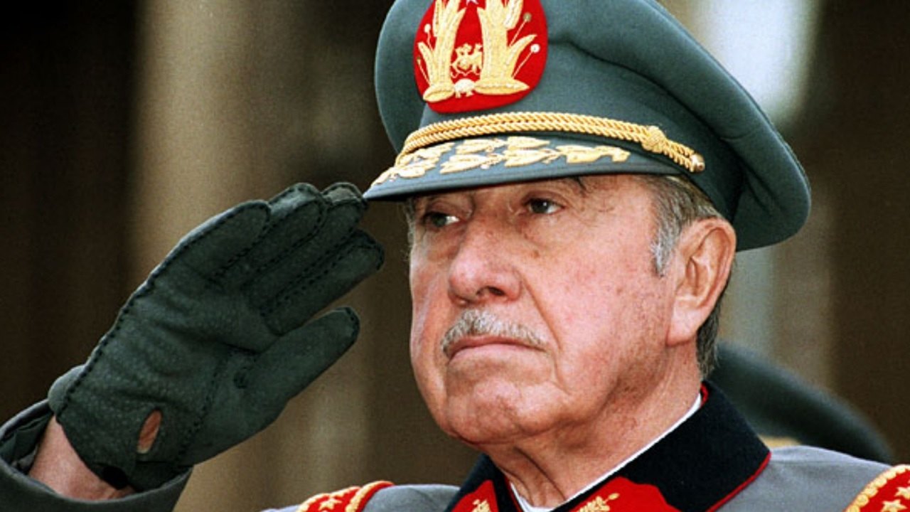 Meio século depois de golpe no Chile, defensores de Pinochet saem do armário